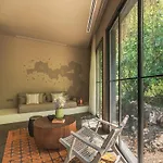Yazz Collective Hotell *